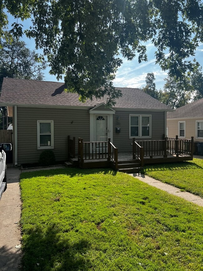 Primary Photo - 2505 Madison St