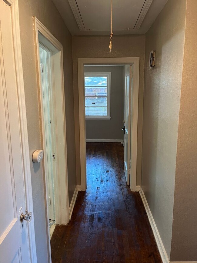 Building Photo - ***3 Bedroom / 1 Bathroom House for Rent i...