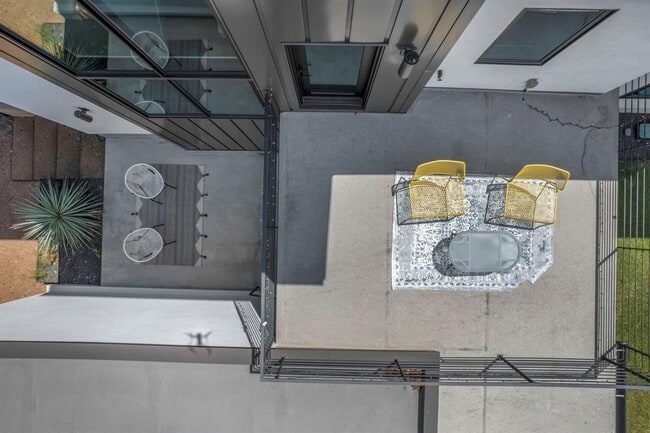 Building Photo - 613 Terrell Hill Dr