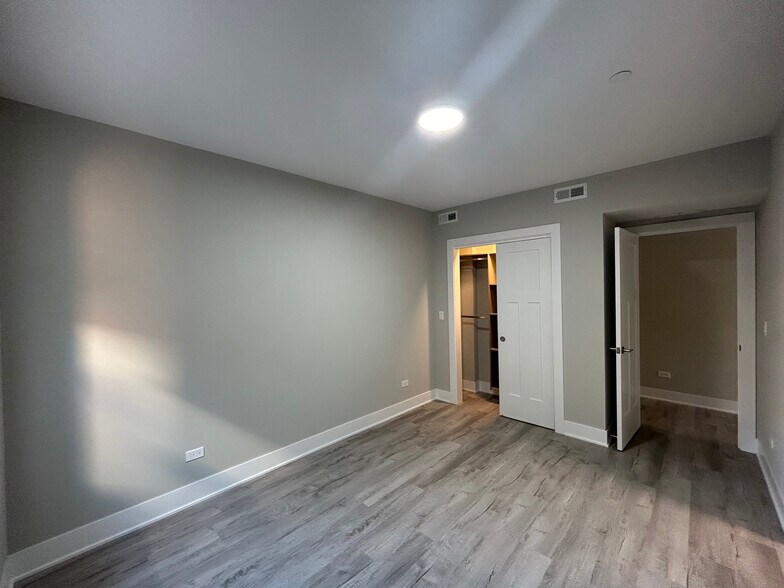 Building Photo - 1131 Oak Ave