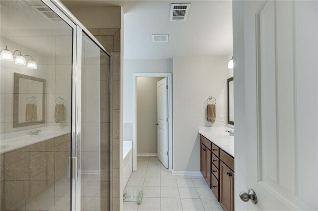 Building Photo - 6896 Big Sky Dr