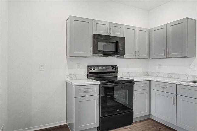 Building Photo - 6607 SW Devotion Ave