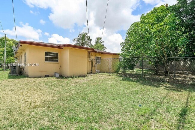 Building Photo - 535 NW 18th St