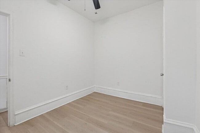 Building Photo - 2054 W Glenwood Ave