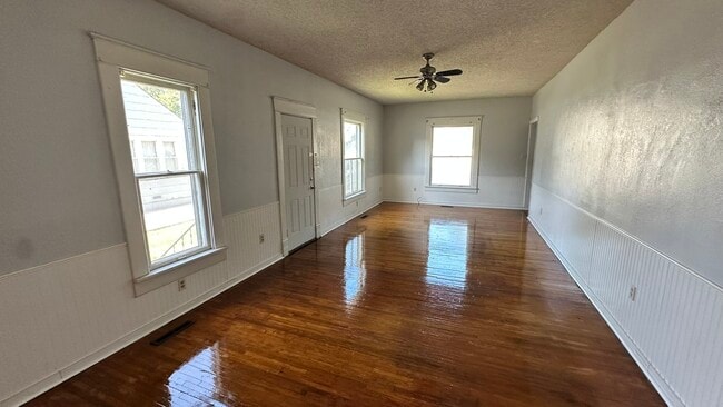Building Photo - 1417 Prairie St