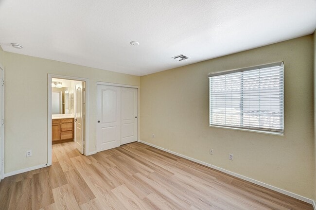 Building Photo - Southern Terrace Single Family Home