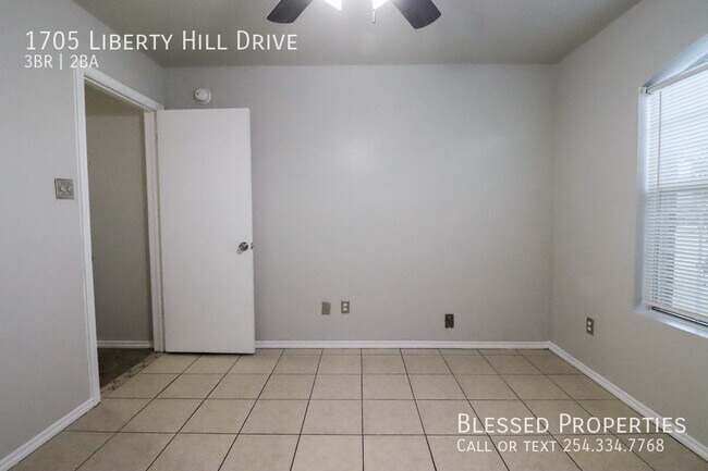 Building Photo - 1705 Liberty Hill Dr