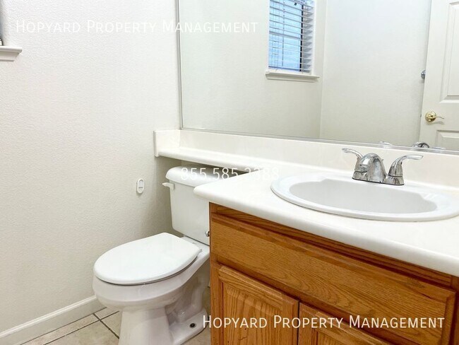 Building Photo - 933 Desmet Dr
