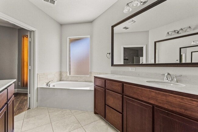 Building Photo - 705 Boardwalk Way