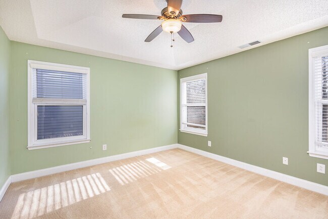 Building Photo - 13716 Riding Hill Ave