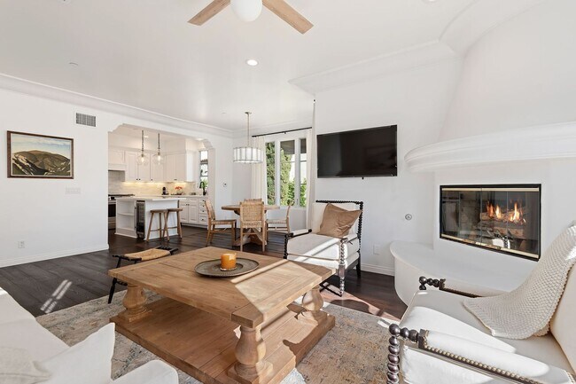 Building Photo - Villa Del Mar~ The Gorgeous gem in the Ame...