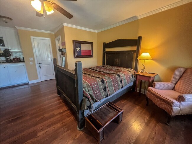 Building Photo - 9500 Mayfield Ave