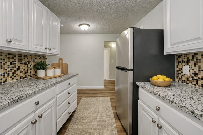 Building Photo - Updated 3-Bed Home with Granite Kitchen Near Shopping & Highways – Independence, MO