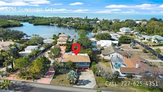 Building Photo - 3033 Pineview Dr