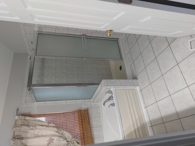 Building Photo - 5728 Breezeland Rd