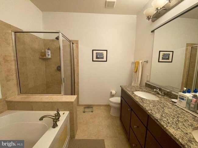 Building Photo - 303 Admirals Way