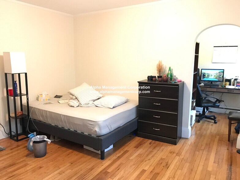 Building Photo - 349 Pleasant St