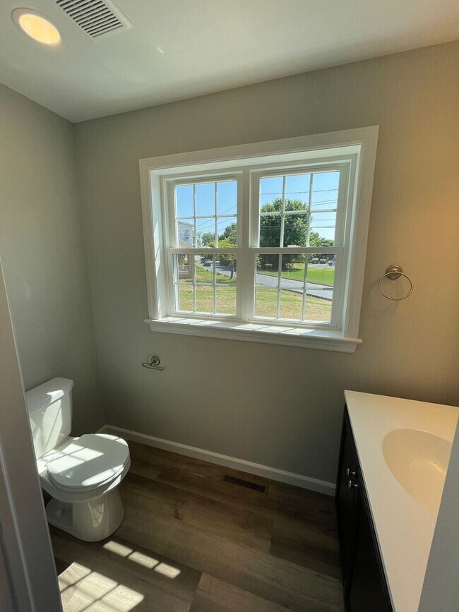 Building Photo - 3 bedroom 2.5 bathroom Townhome in Lancast...