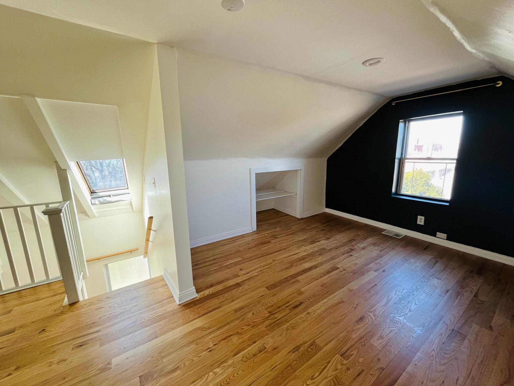 Building Photo - 2318 W 19th St