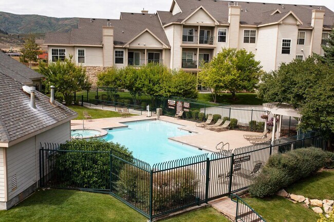 Building Photo - 2 Level Canyon Creek Condo