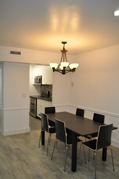 Building Photo - 540 Kelton Ave