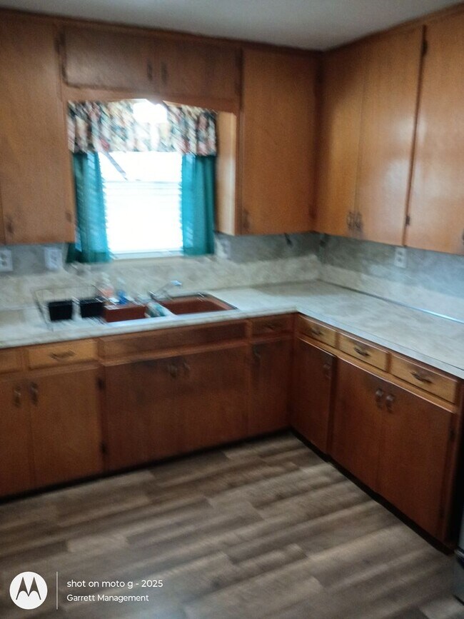 Building Photo - 3/1 Newly updated home