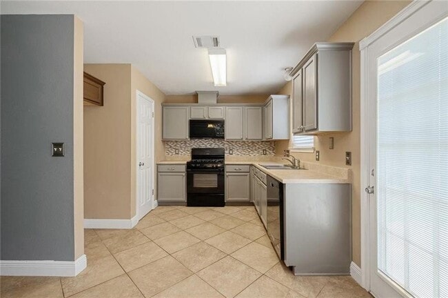 Building Photo - 1709 Royal Ascot Dr