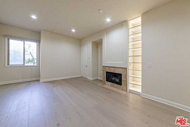 Building Photo - 143 N Arnaz Dr