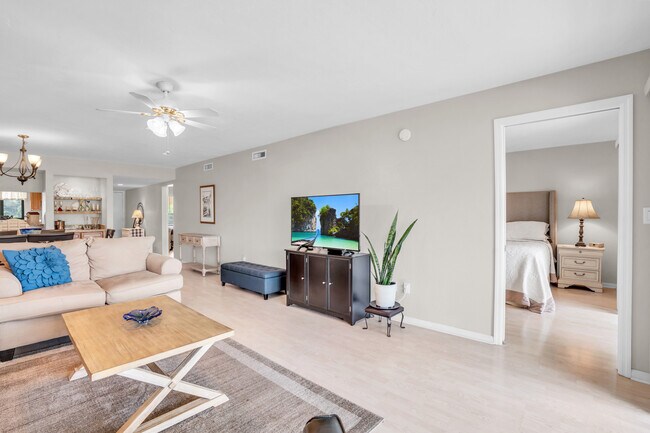 Building Photo - 4640 Chantelle Dr