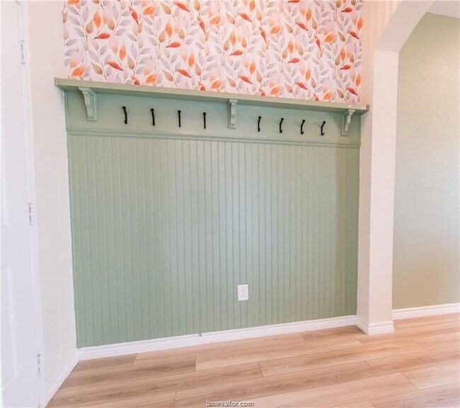 Building Photo - 6375 Darlington Ave