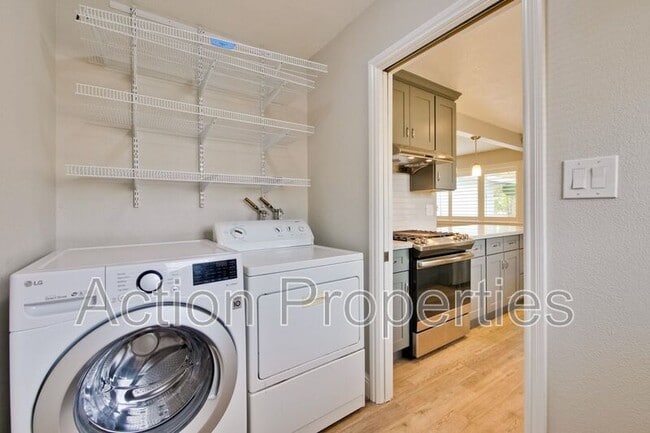 Building Photo - 1650 Goldfinch Way
