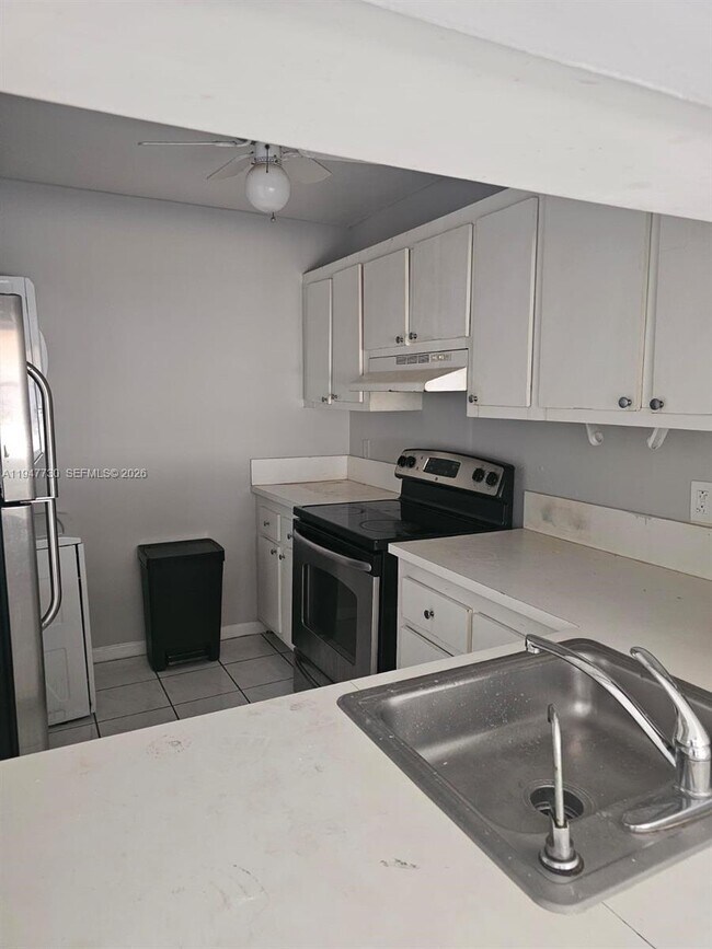 Building Photo - 10037 Winding Lake Rd