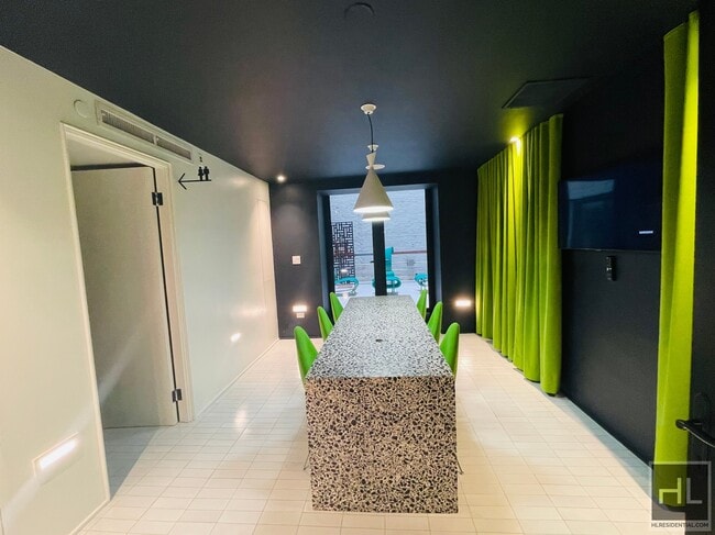 Building Photo - Madison Avenue