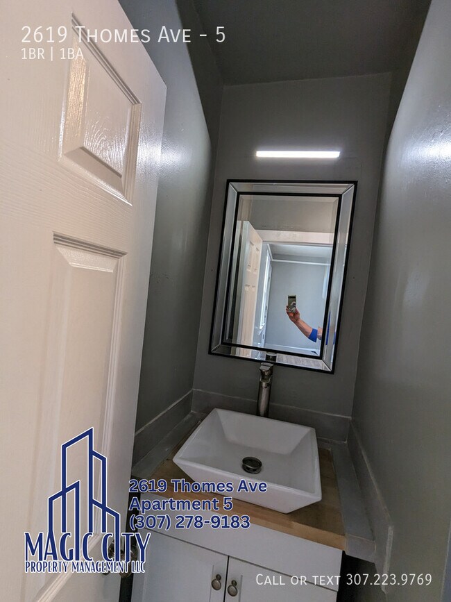 Building Photo - 2619 Thomes Ave