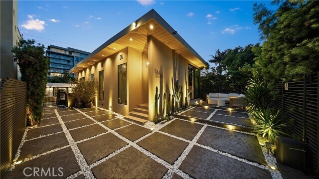 Building Photo - 8840 Ashcroft Ave