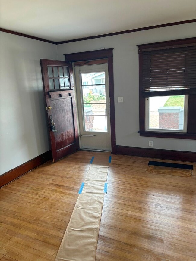 Building Photo - 3611 Buechner Ave