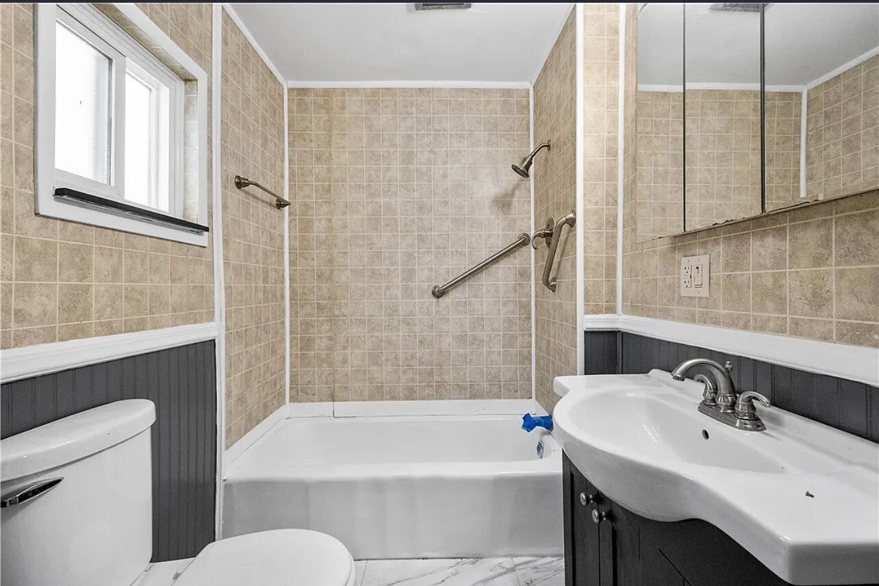 Building Photo - 143 Chalfont St