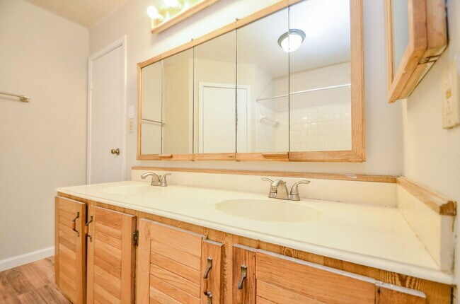 Building Photo - 7623 Kite Hill Dr