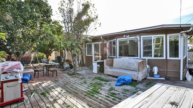 Building Photo - Spacious Home in Garden Grove for Lease