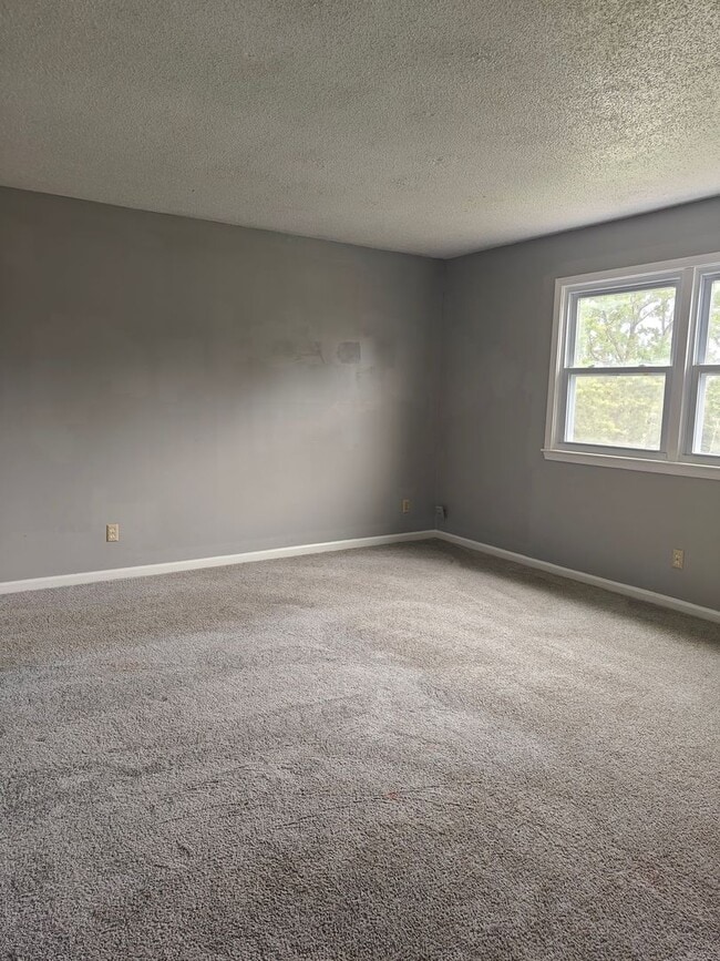 Building Photo - Corner Lot, Fenced yard, Large Master Suite