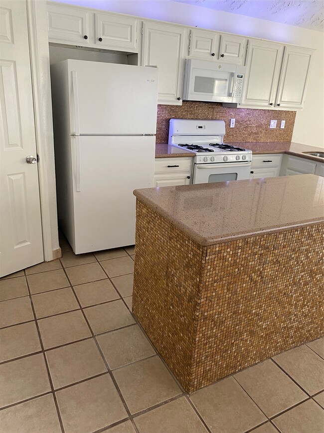 Building Photo - 2023 Havenhouse Dr