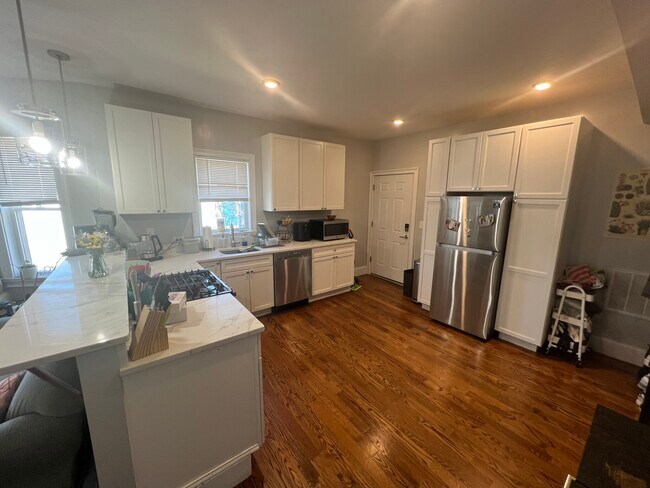 Building Photo - 337 Highland Ave