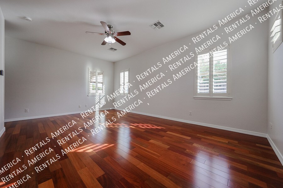 Building Photo - 1935 W Sparrow Dr