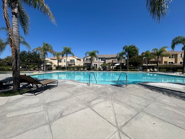 Building Photo - Move in special !!! $1000 off first month rent on approved credit with a 1 year lease.