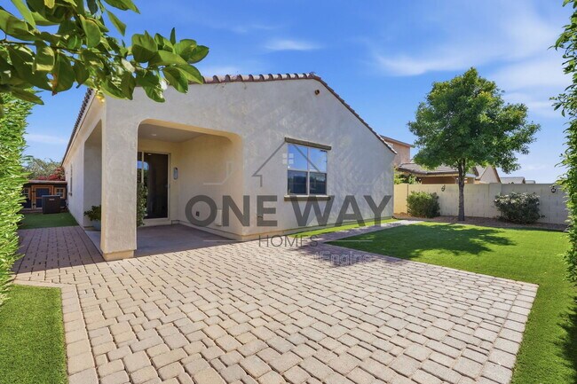 Building Photo - 9854 Thatcher Ave