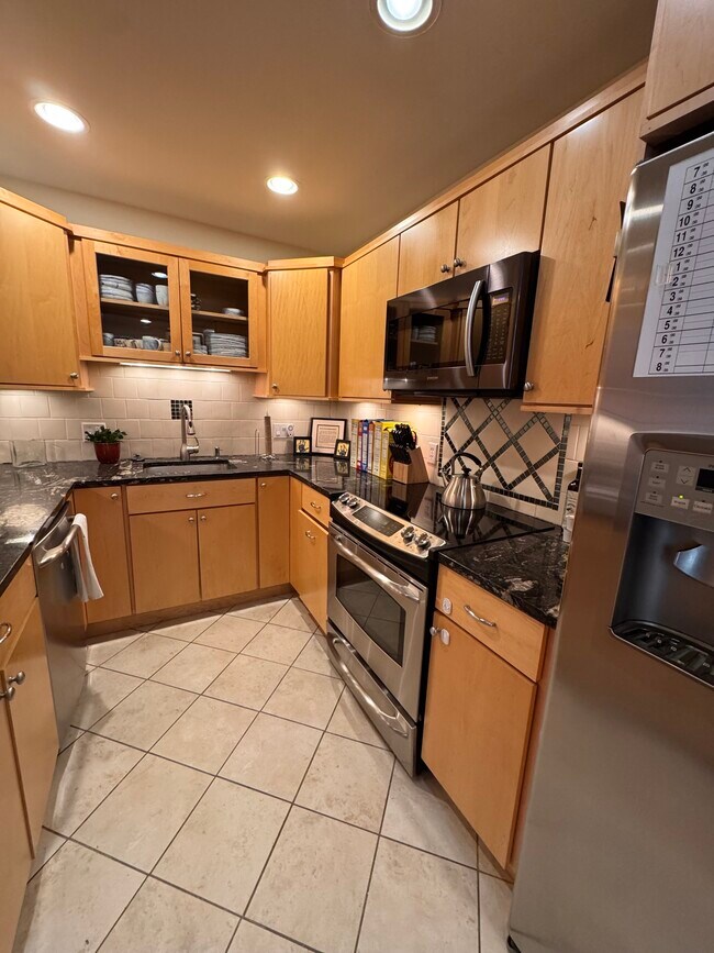 Building Photo - 301 Post Rd E