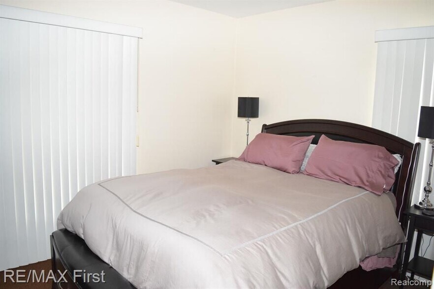 Building Photo - 2666 Catalpa Dr