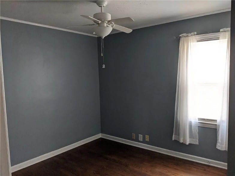 Building Photo - 5026 Rosslyn Ave