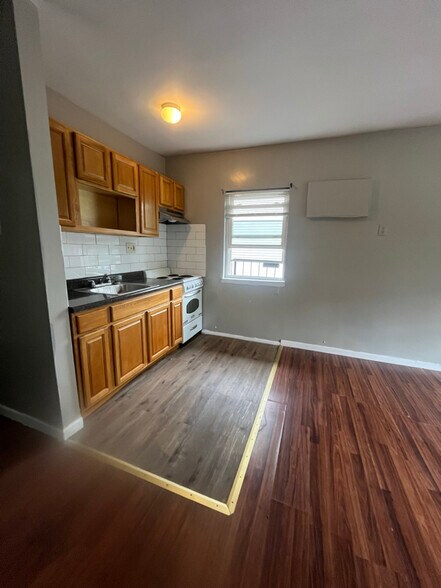 Primary Photo - 47 Lenox Ave