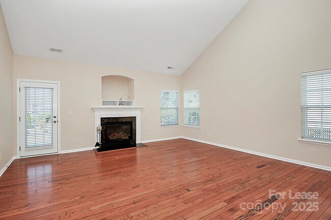 Building Photo - 10323 Dominion Village Dr